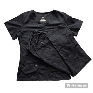 ADAR PRO Women’s Scrub Set, V-Neck Top & Multiple Pocket Pants, Size Small